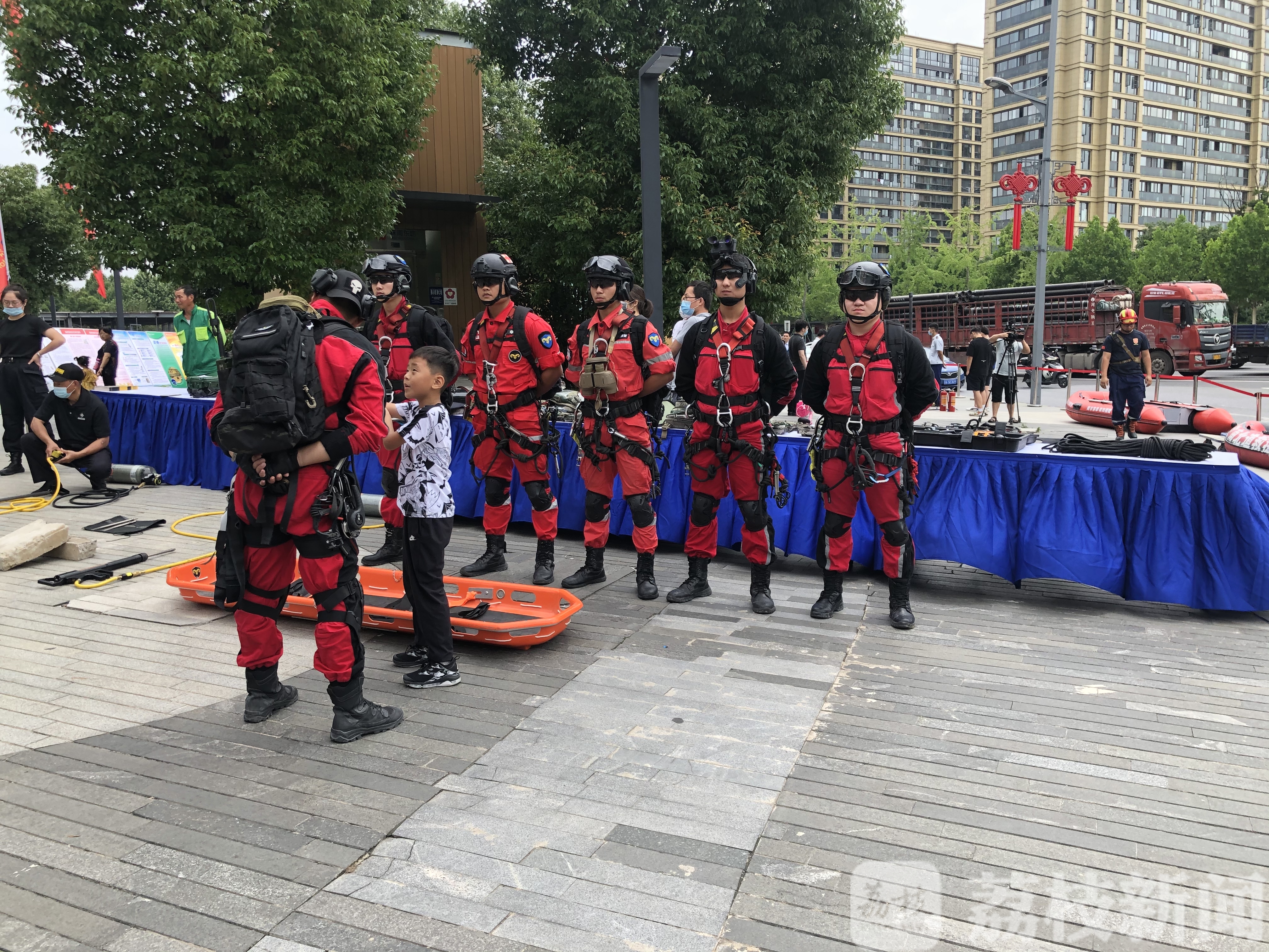 ：这些应急救援“神器”让群众安心 ?水陆空装备大集结