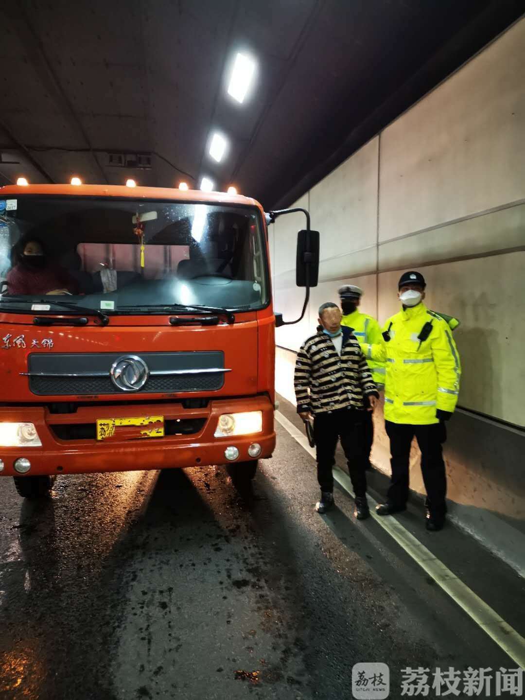 「货车」南京一名司机上班第一天自砸饭碗酒后驾驶营运大货车