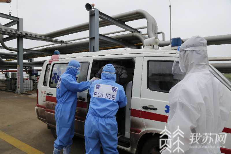 『船员』常州边检站紧急救助 一名外籍船员被重物砸中肋骨断裂