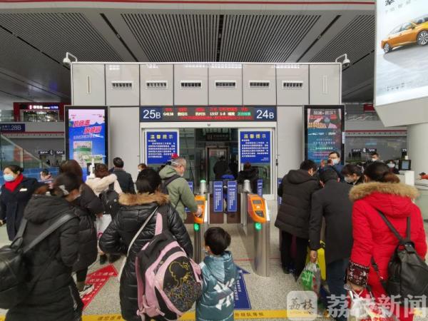 两手抓两手硬|全国铁路首趟复工人员定制专列抵达杭州