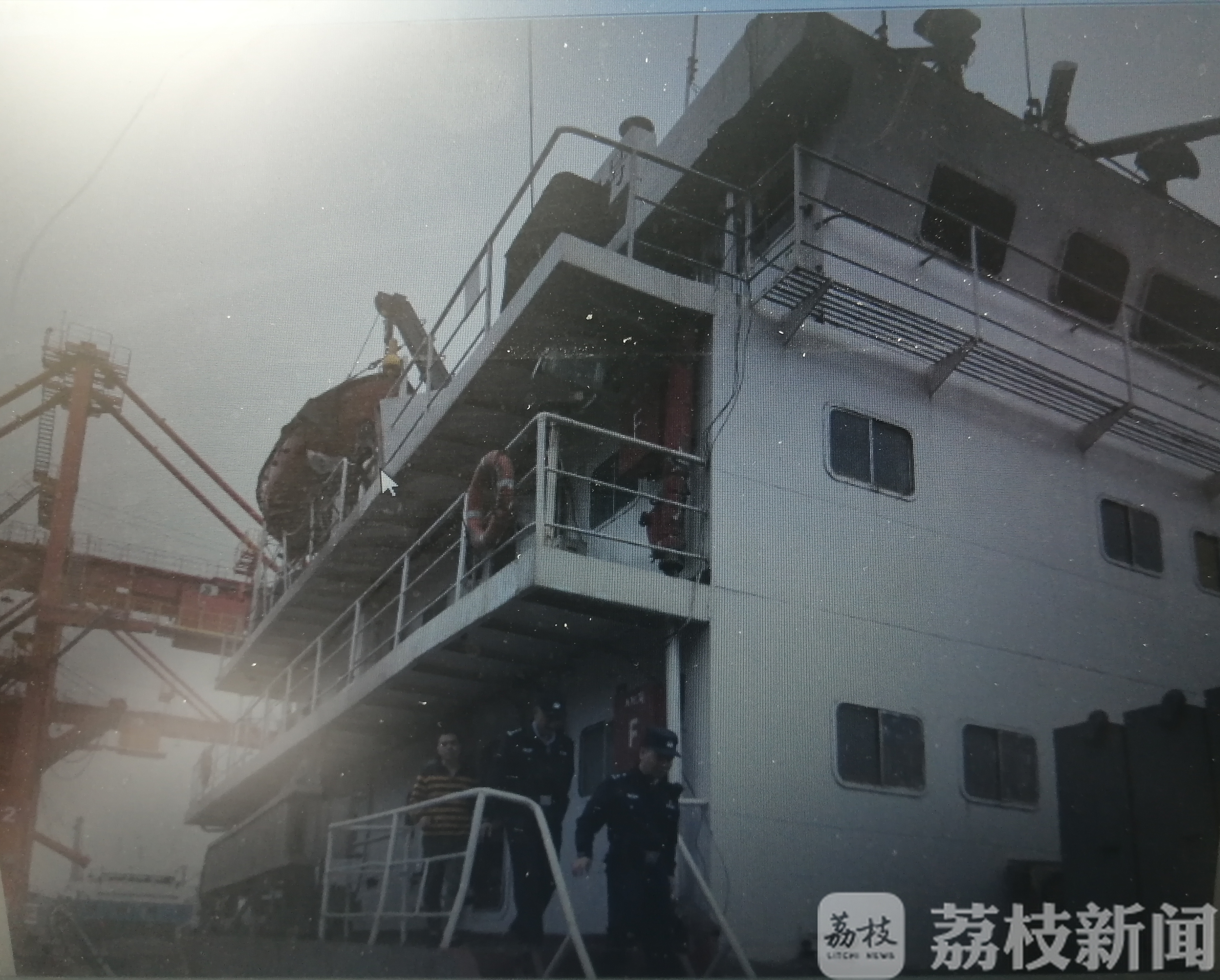 污水■南京警方侦破长江南京段首起船舶污染环境刑事案件