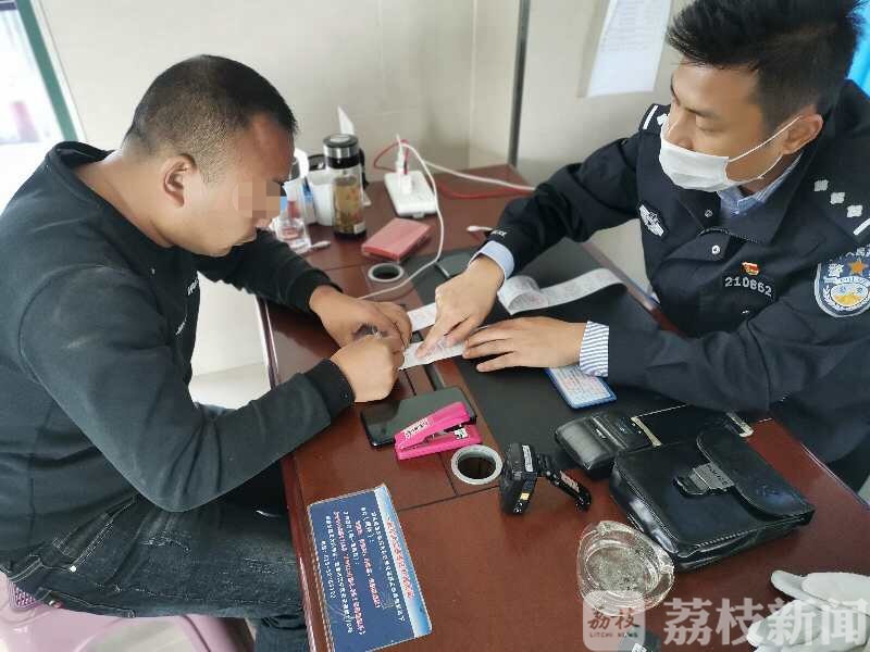 货车■一名货车司机冒用他人驾驶证上路被查