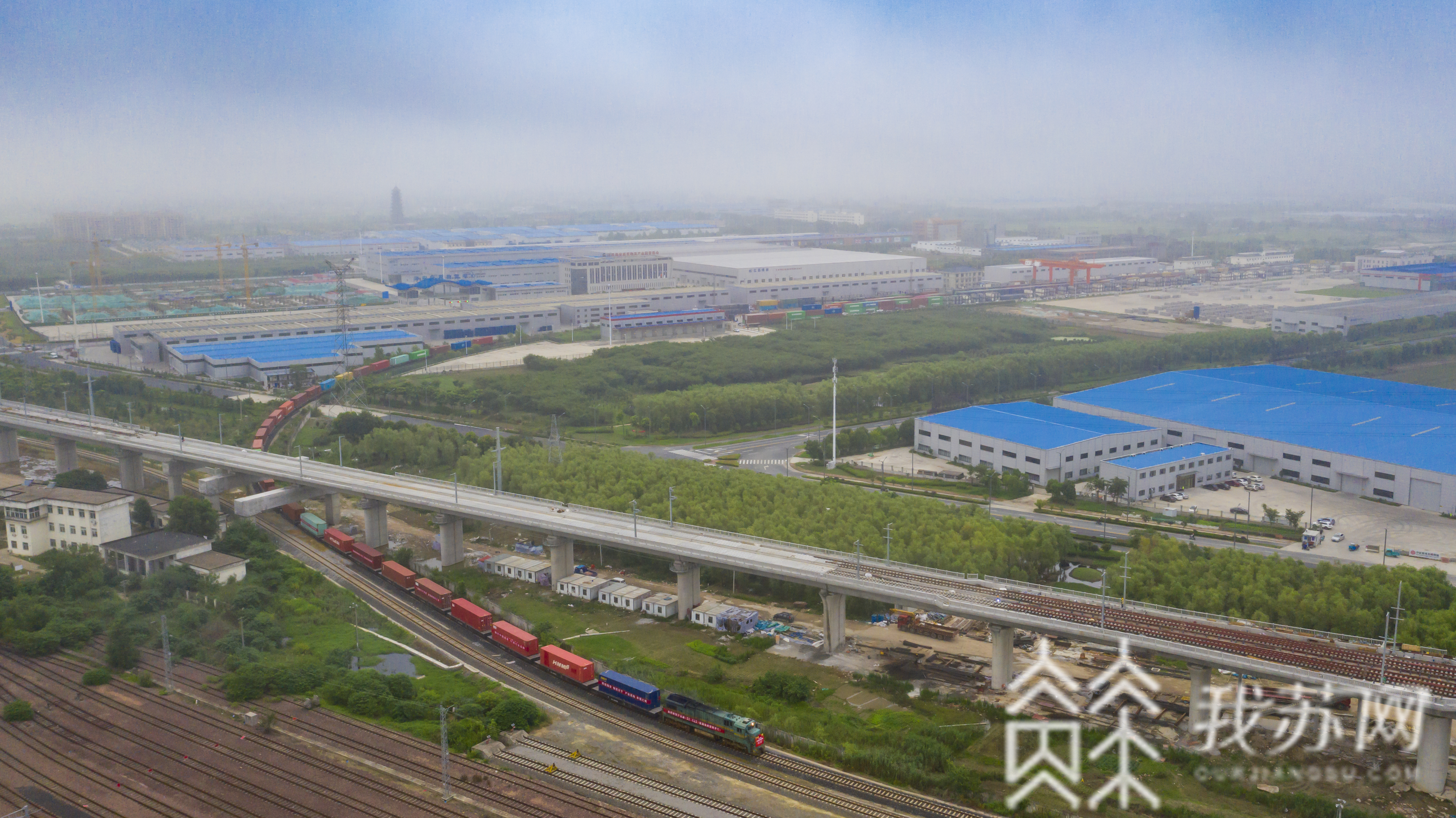 班列■沪苏通铁路迎首趟海铁联运班列