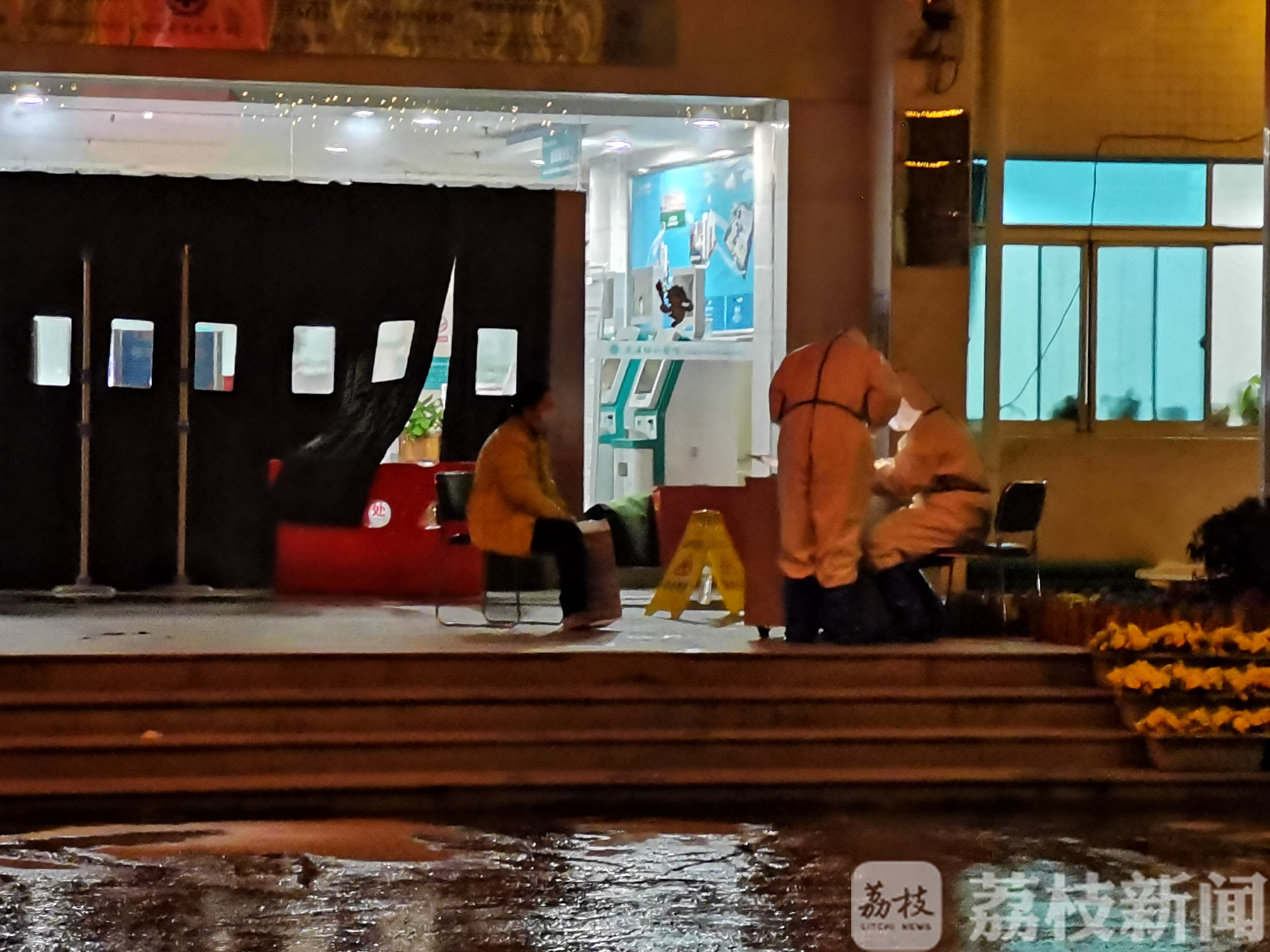 发热■直通武汉|援湖北江苏疾控流行病学调查人员：发热门诊前的“守门神”