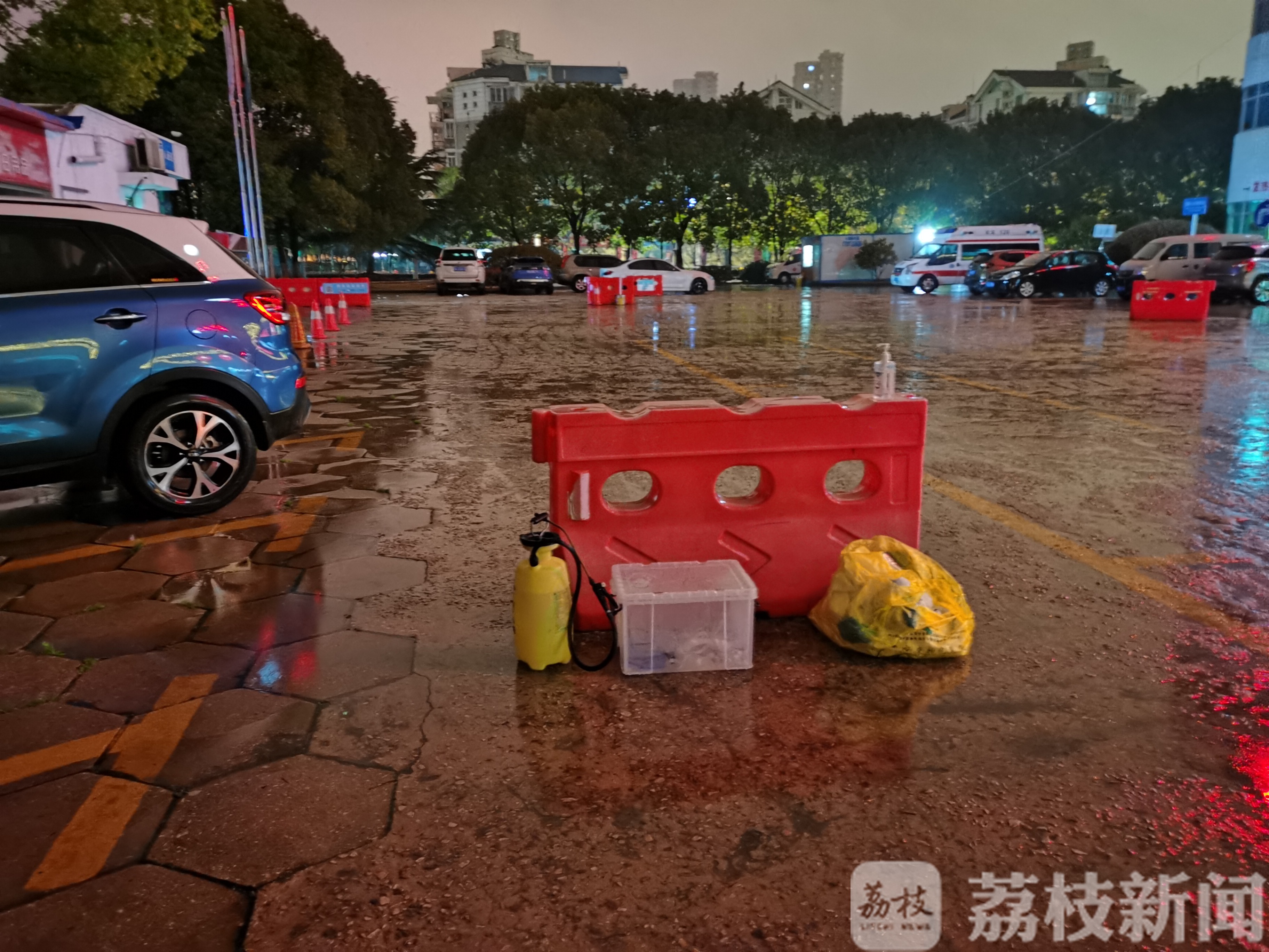 发热■直通武汉|援湖北江苏疾控流行病学调查人员：发热门诊前的“守门神”