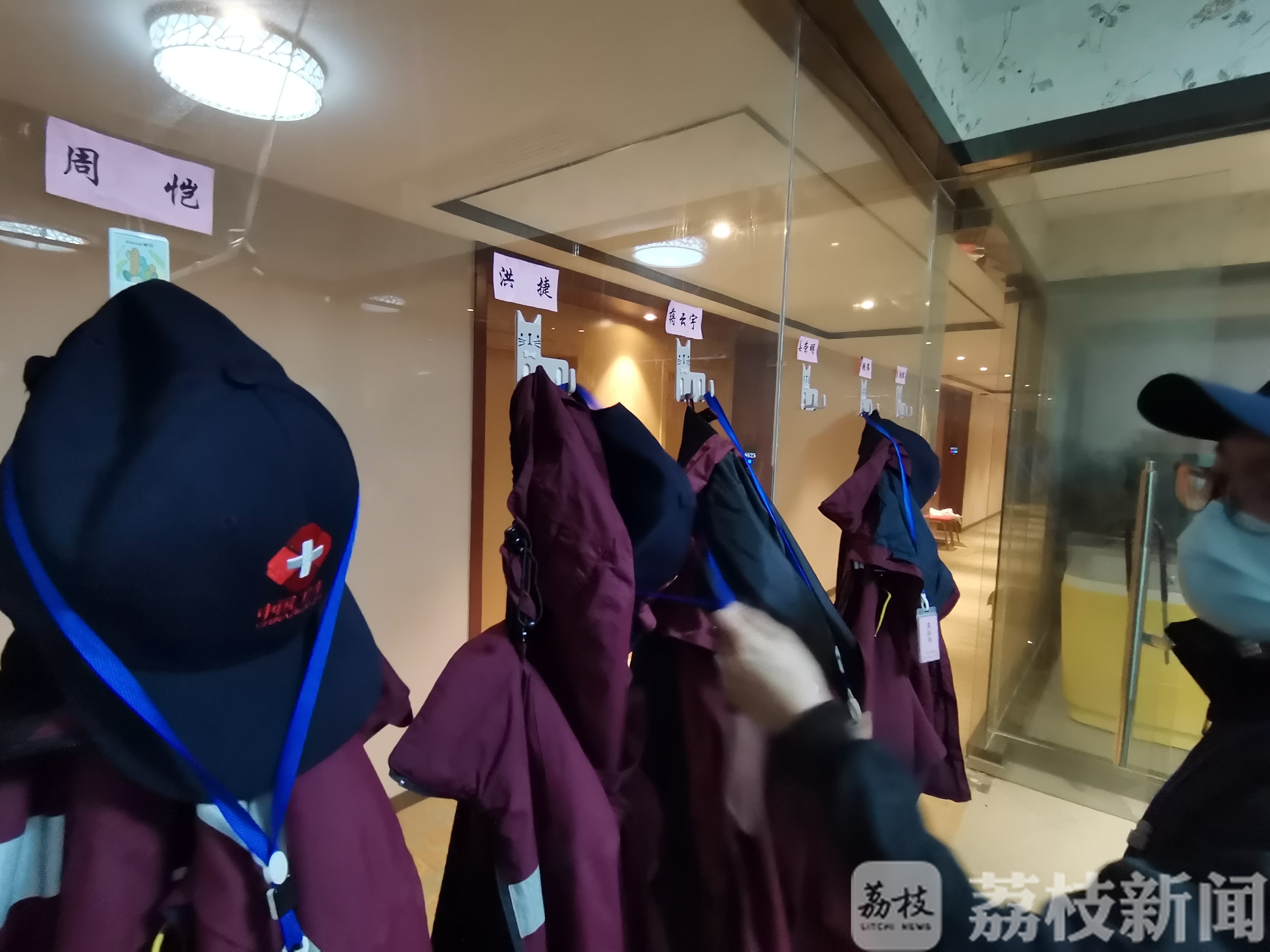 发热■直通武汉|援湖北江苏疾控流行病学调查人员：发热门诊前的“守门神”