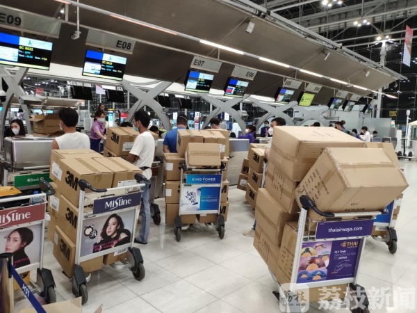 如果物资超重 就扔掉我们的行李