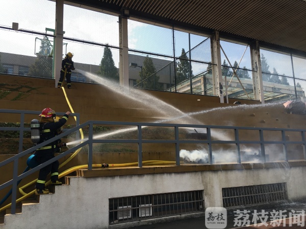 消防宣传进军训终极版来了！“火焰蓝”燃爆南艺操场（视频）