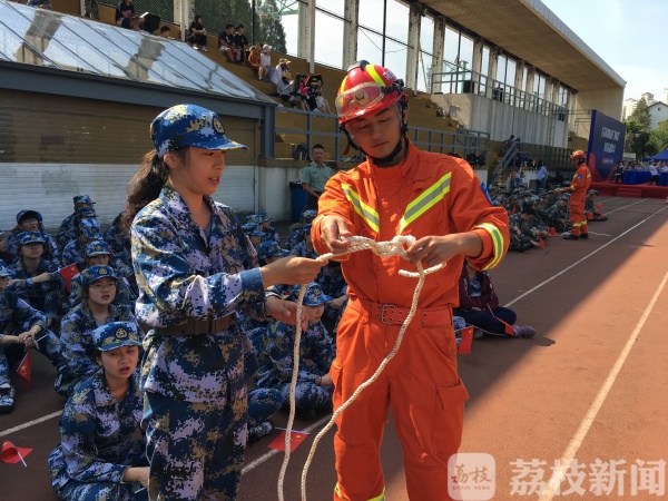 消防宣传进军训终极版来了！“火焰蓝”燃爆南艺操场（视频）