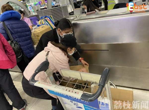 如果物资超重 就扔掉我们的行李