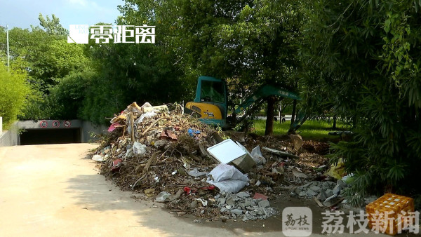 神操作：雨污水管改造后，小区反而积了水|荔枝解忧帮