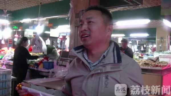 该出手时就出手！92岁老人落水，好市民上演“最美一跳”