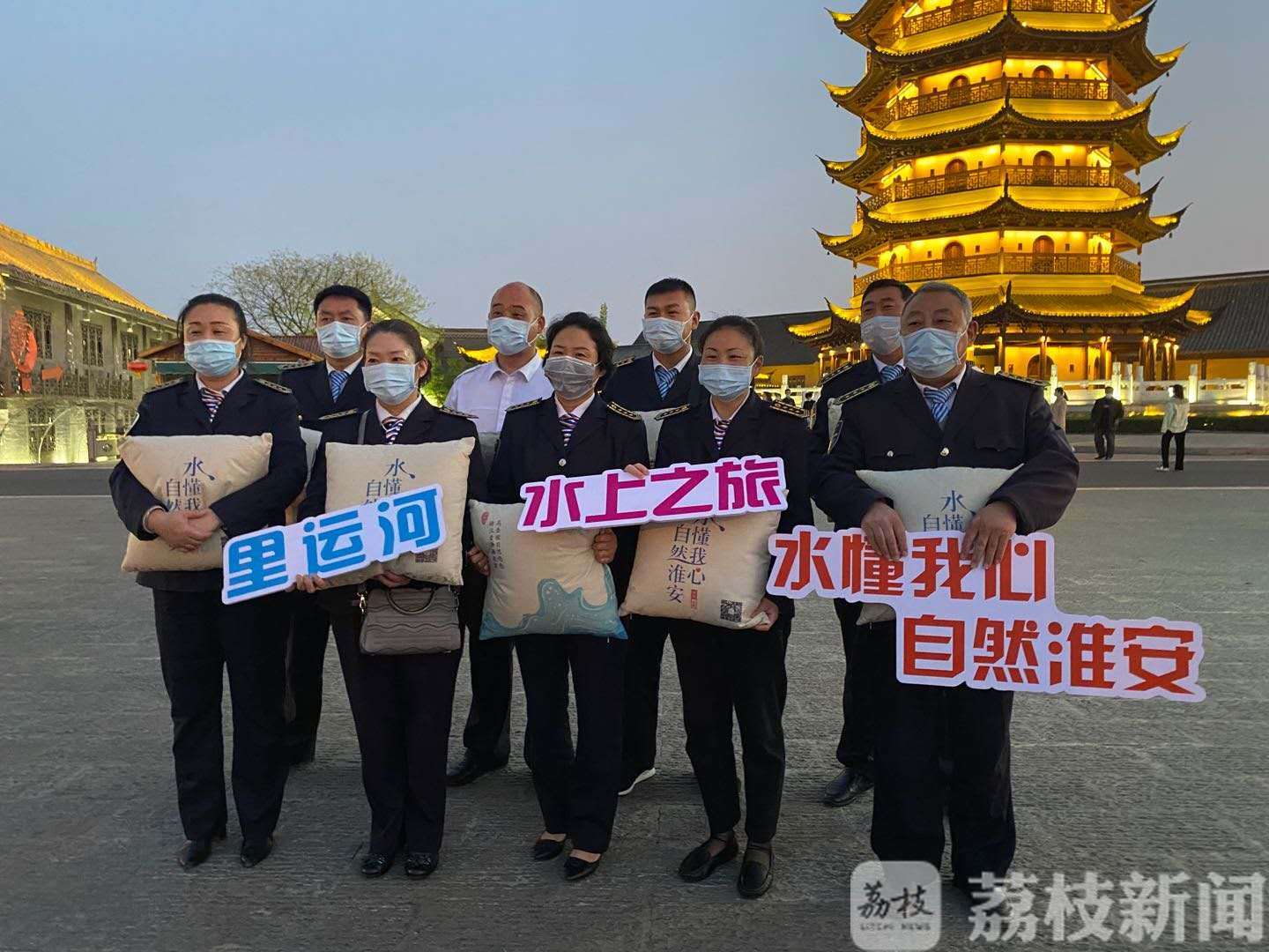 我们■辛苦了，你们建设的城市如此美丽！淮安劳动者代表畅游里运河