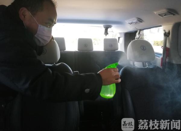 两手抓两手硬丨先检测再上车！淮安市首班复工返岗定制包车出发！