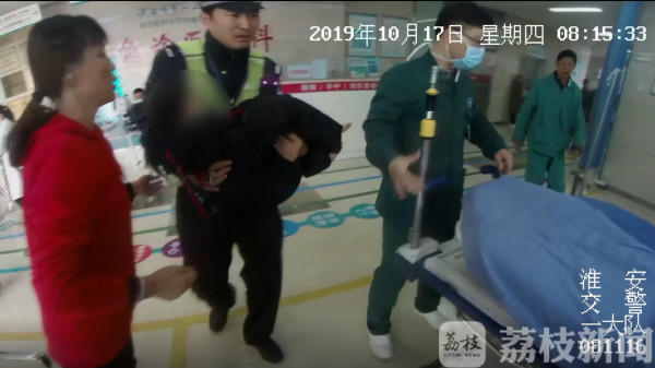 “宝宝别睡！马上到医院了”！女童突发癫痫，交警火速送医