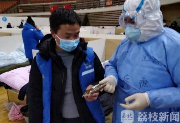 武汉日志丨我是她们的男护士，她们想当我丈母娘