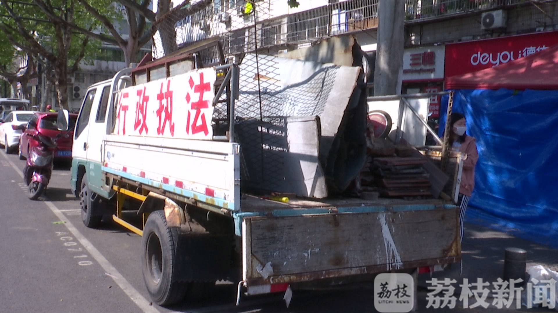 ：违建铁皮棚被拆除 打通“生命通道”