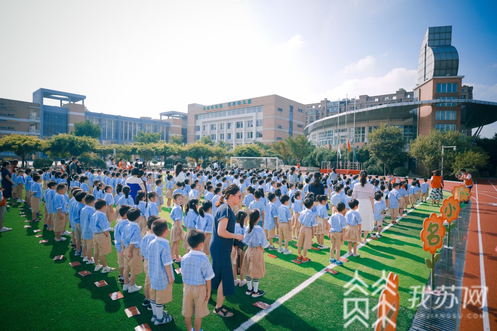 「校园」南京实行“一校一策”“一校一员” 确保校园食品安全