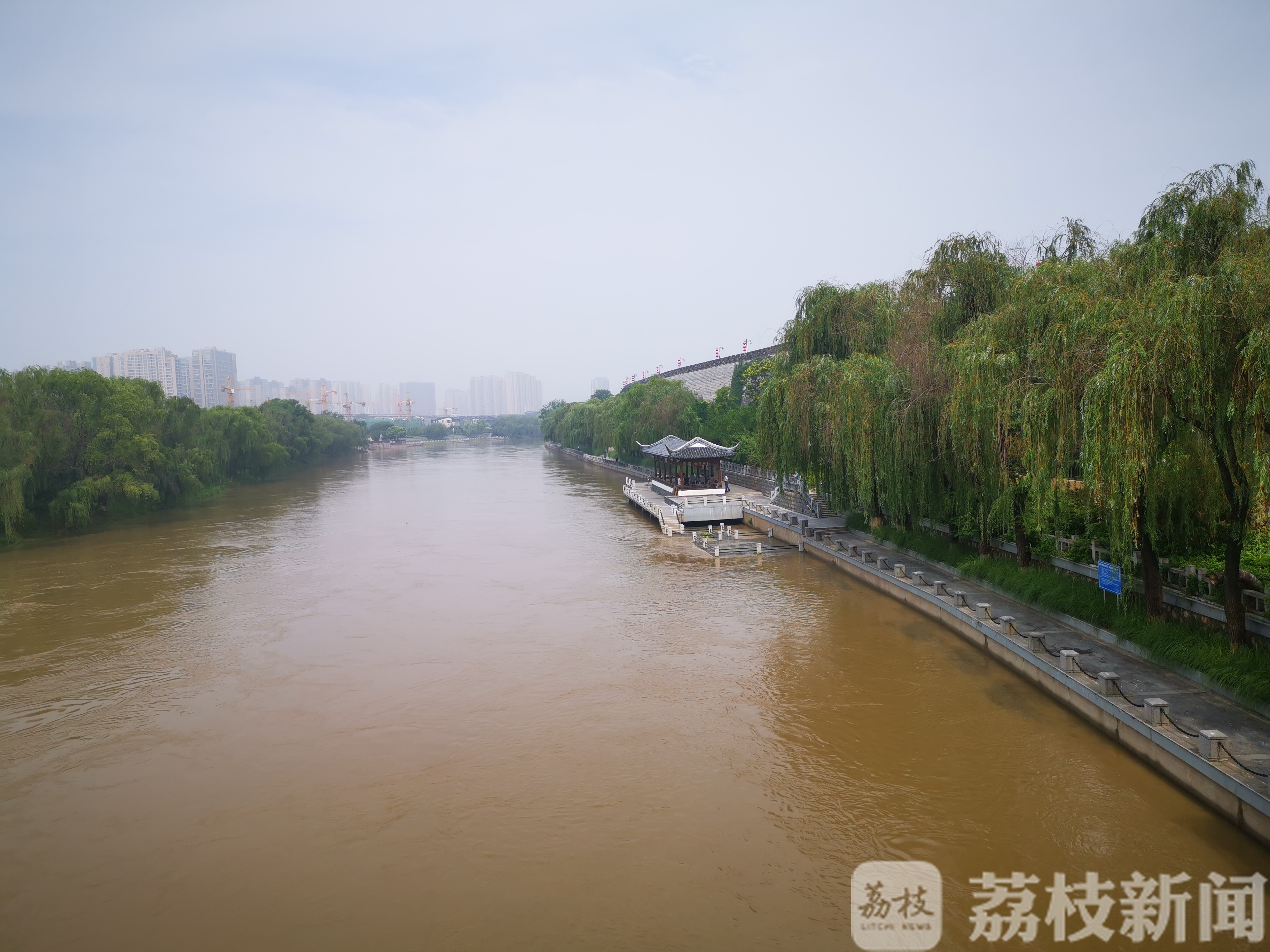 『秦淮河』各闸口闸门全开 秦淮河防汛启动Ⅳ级应急响应