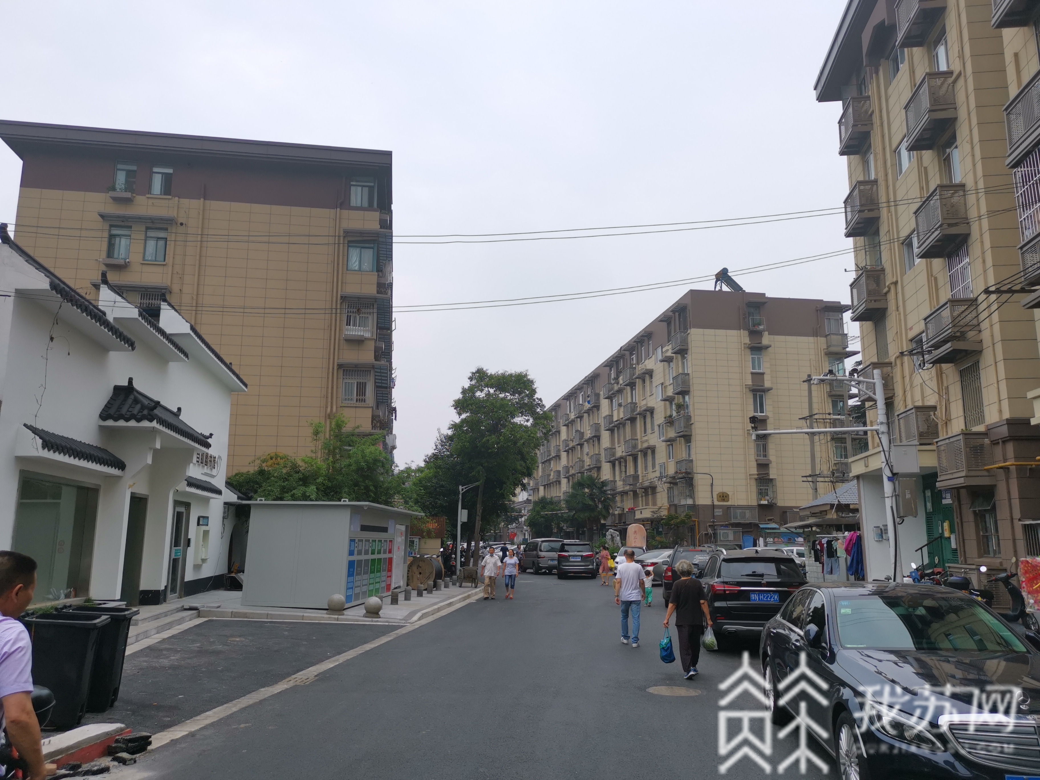 「小区」直击排水、停车难题 南京老旧小区出新