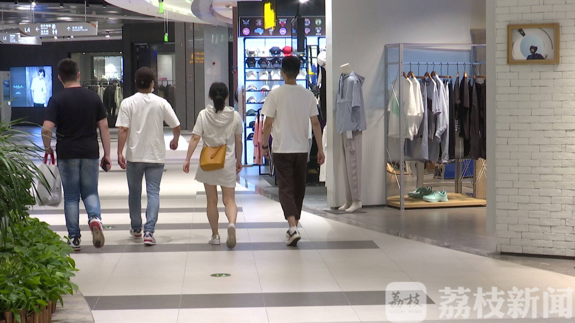 #商场#部分商场营业额超去年同期 超了！服饰、化妆品热销