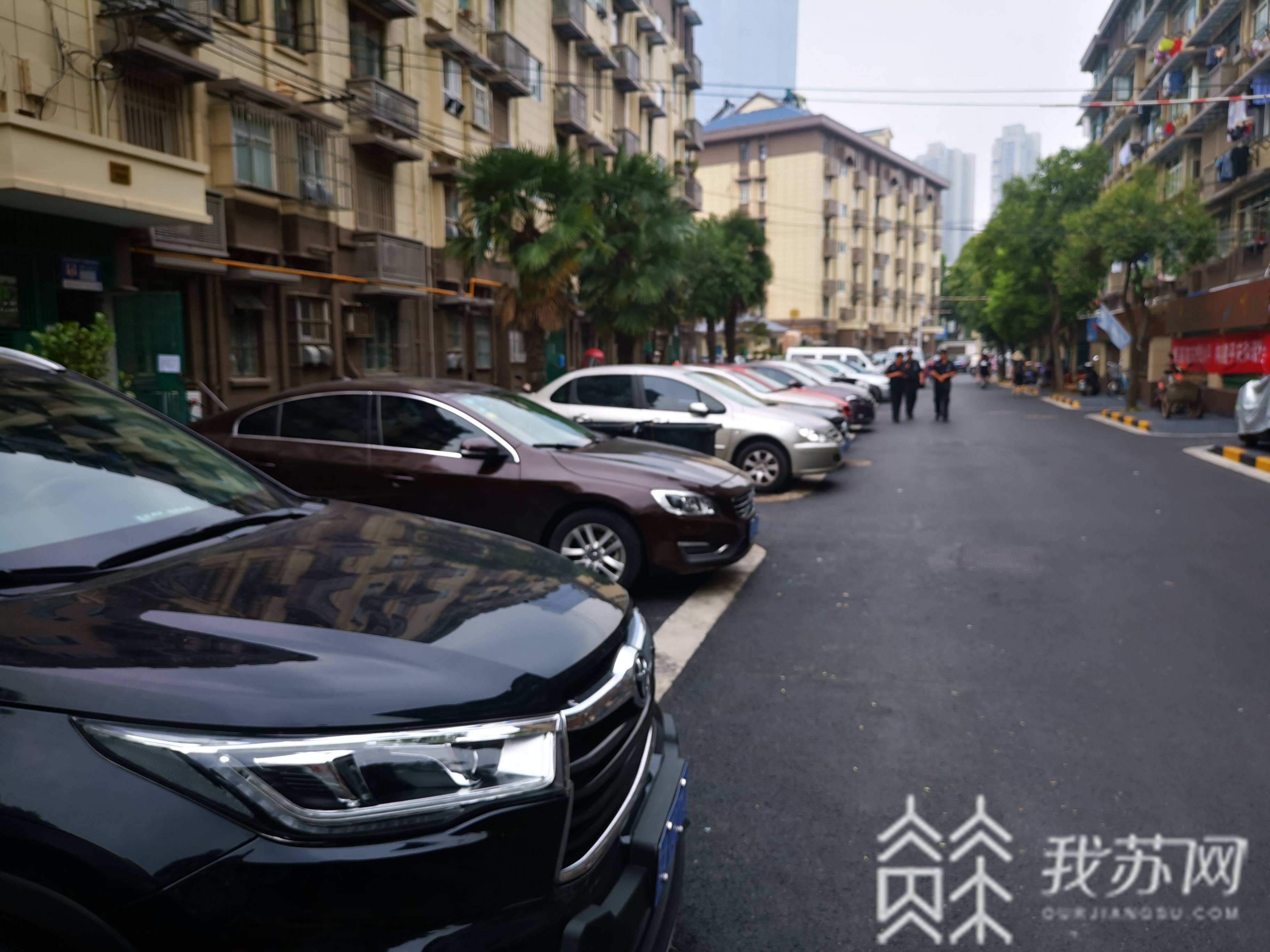 「小区」直击排水、停车难题 南京老旧小区出新