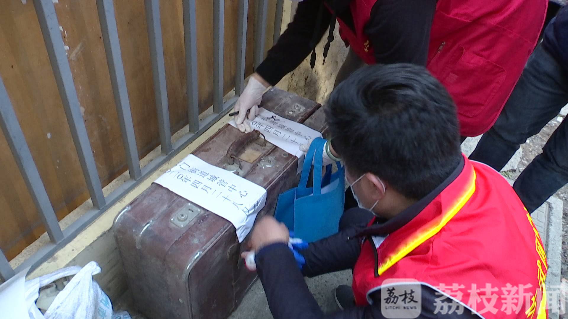 ：违建铁皮棚被拆除 打通“生命通道”