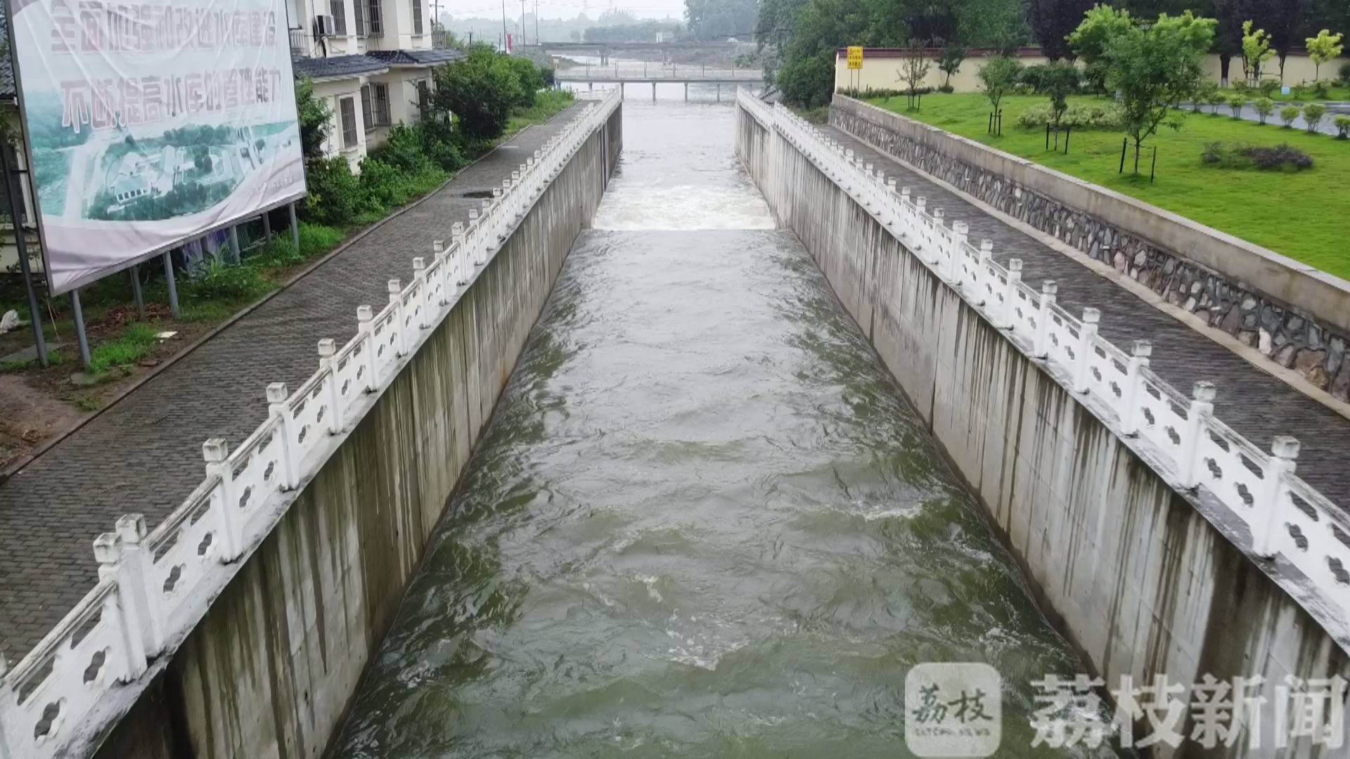 『秦淮河』各闸口闸门全开 秦淮河防汛启动Ⅳ级应急响应