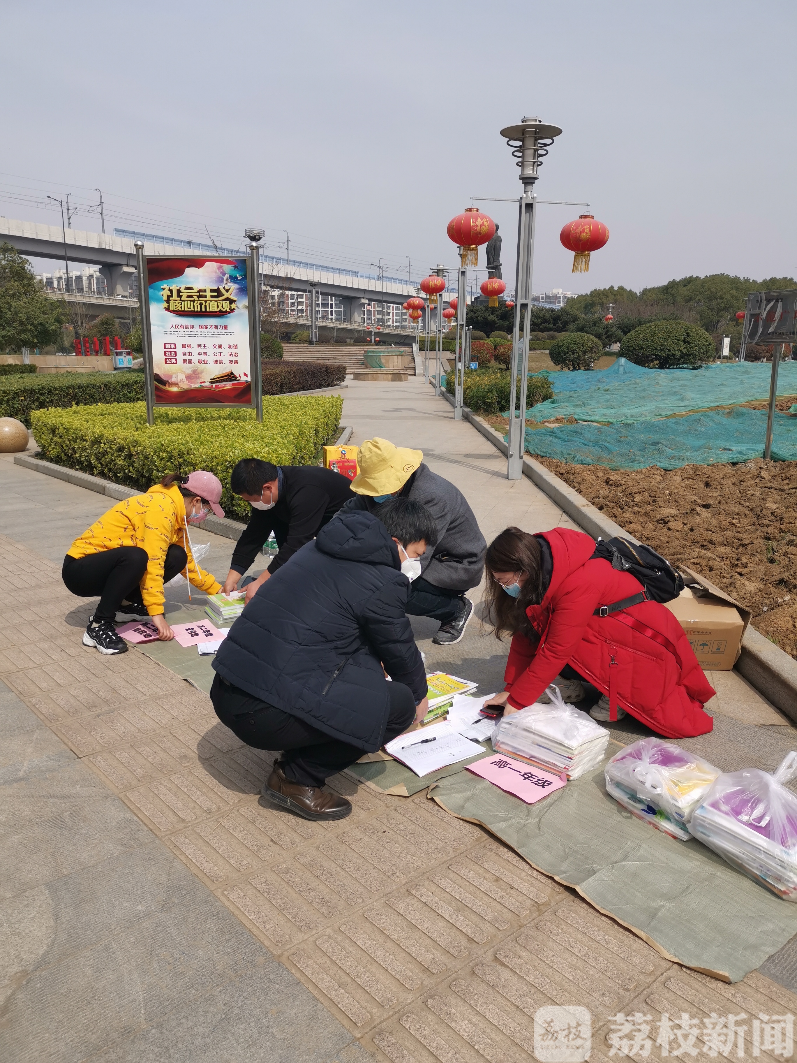 教材■发新课本啦！江苏省中小学生教材正在陆续发放