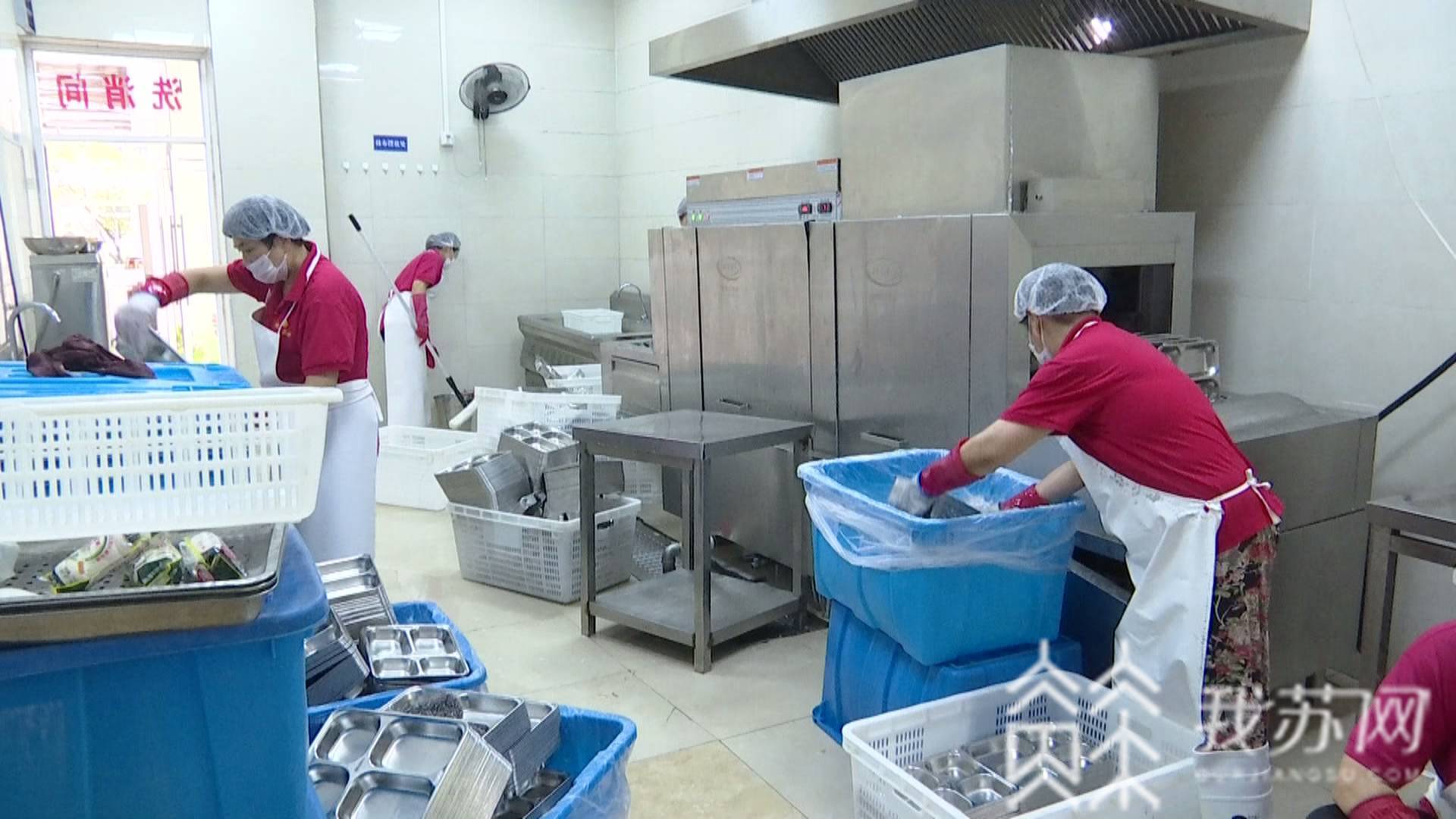 「校园」南京实行“一校一策”“一校一员” 确保校园食品安全