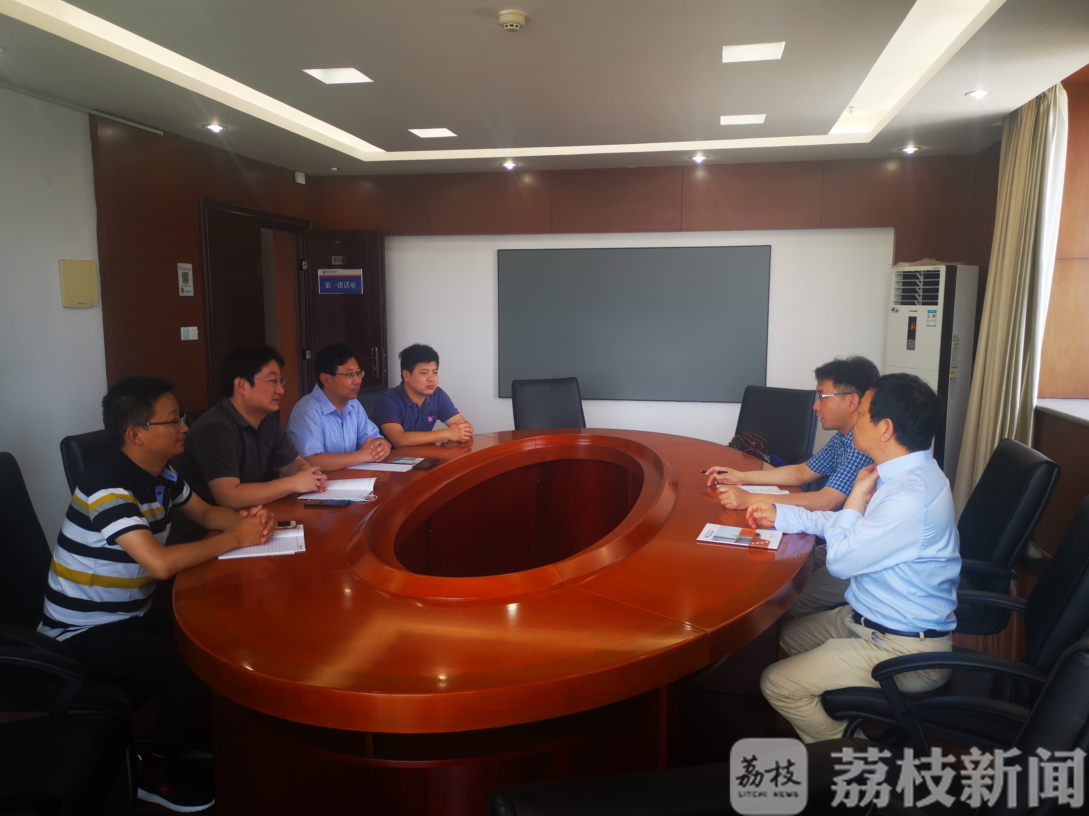 #就业#南京六月将有114场招聘会 推动大学生就业