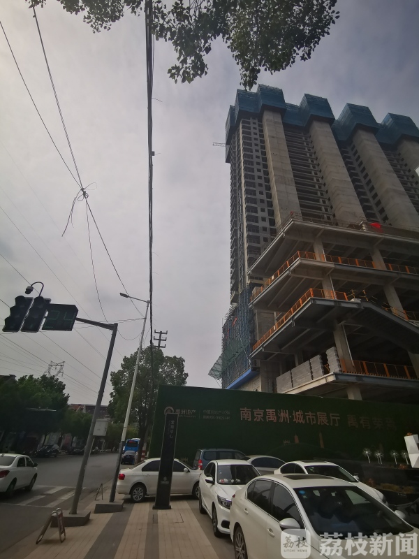 近五百米人行道被拆改 执法部门也被“蒙” ？|荔枝解忧帮