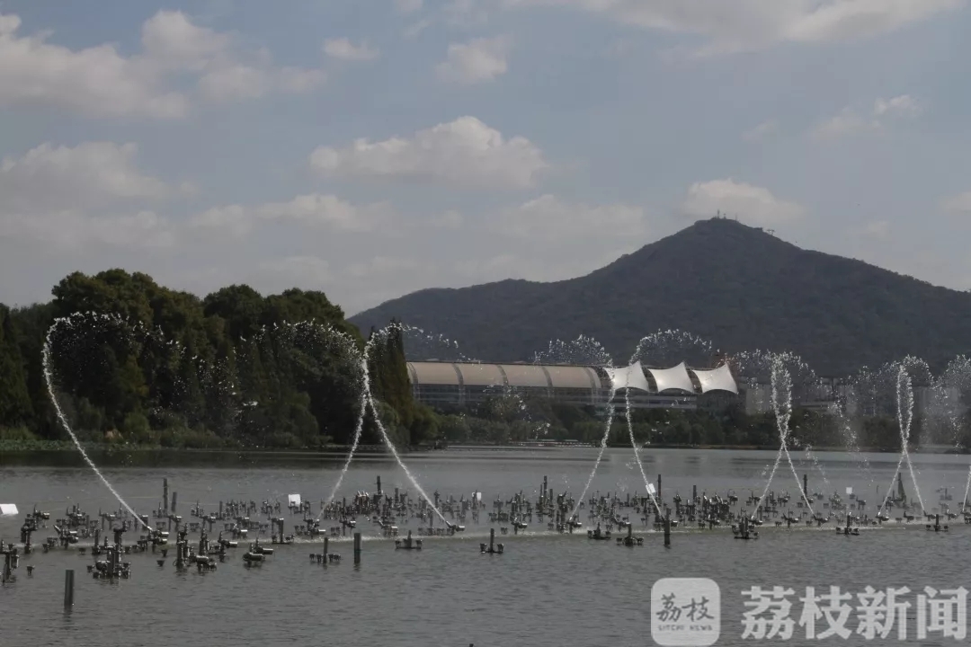 喷泉■一曲1000元!玄武湖推出音乐喷泉,你会来点歌吗?