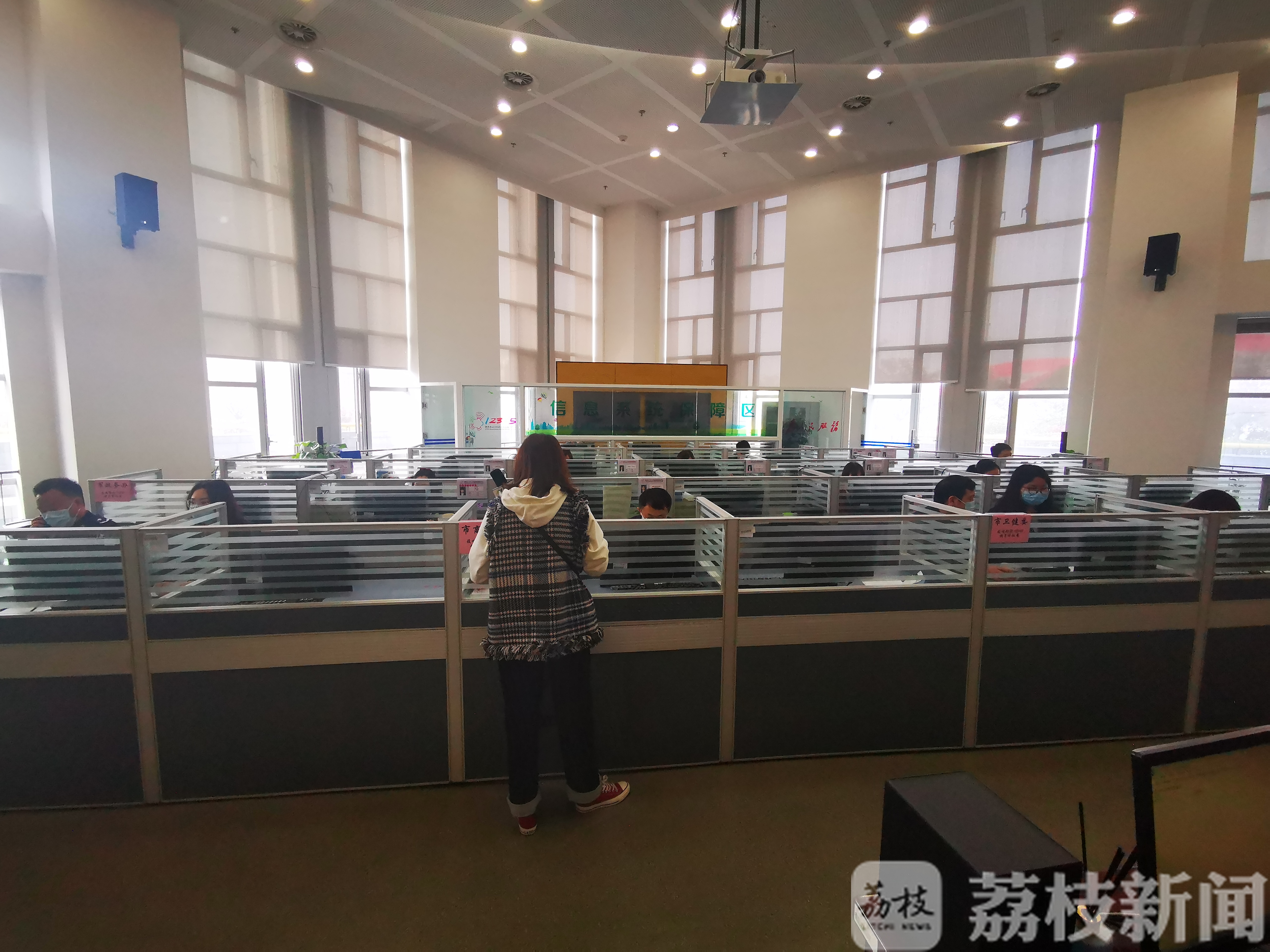 「开学」南京多部门回应民生热点 开学保障、入境防控怎么做