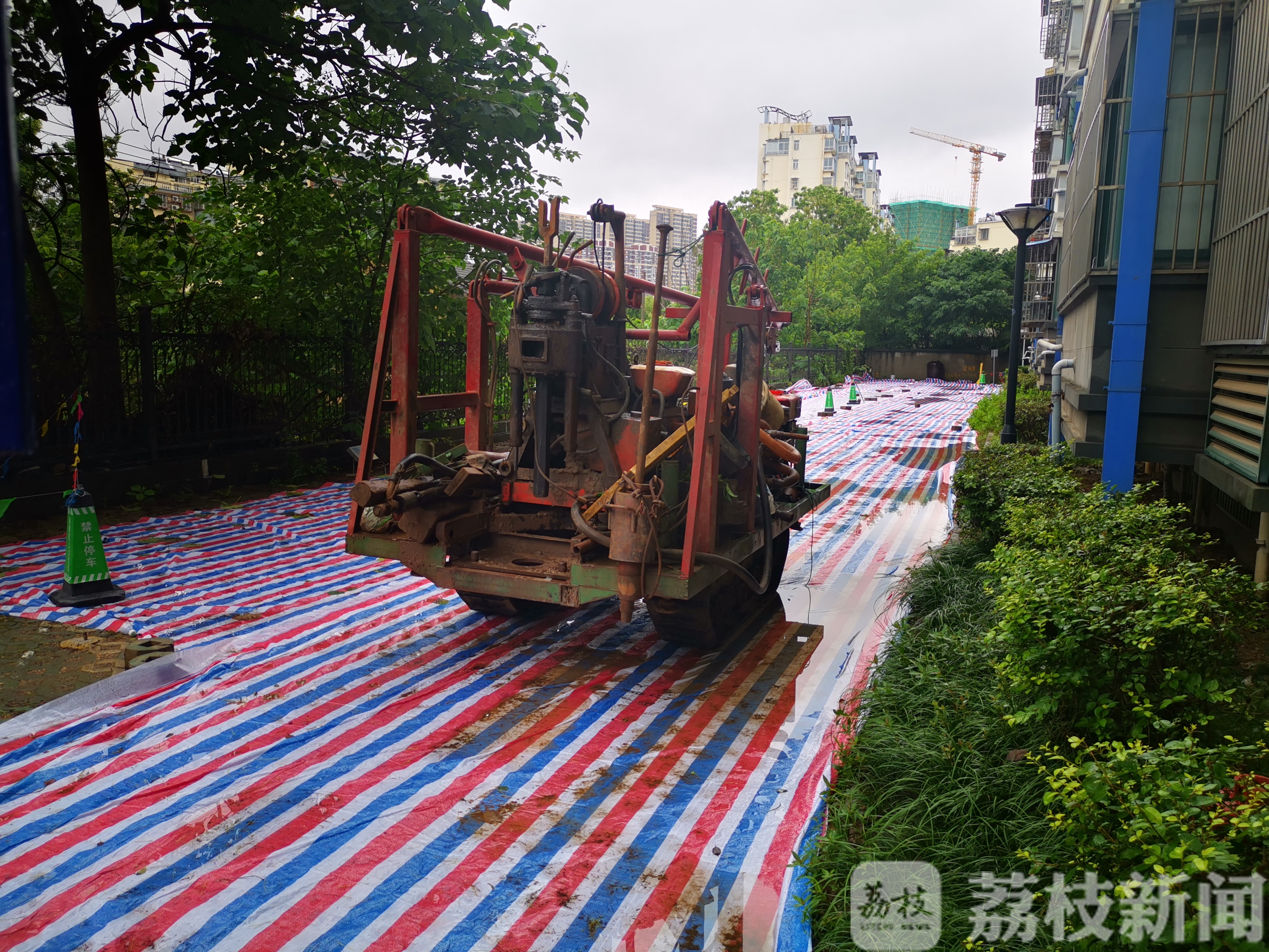 自然灾害@南京紧急处置多处地质灾害险情 240个隐患点专人值班