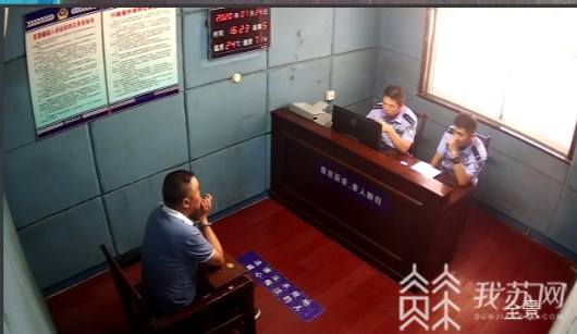 警察@60后大叔骗得5名女子25万元 冒充警察恋爱