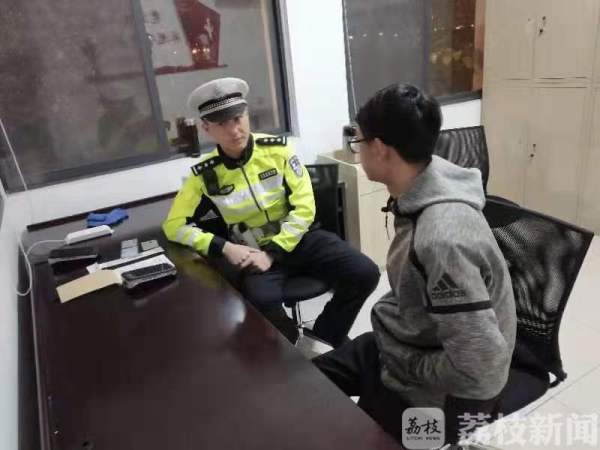 用假证开没保险车辆，被高速交警拦下后又偷偷跑了……