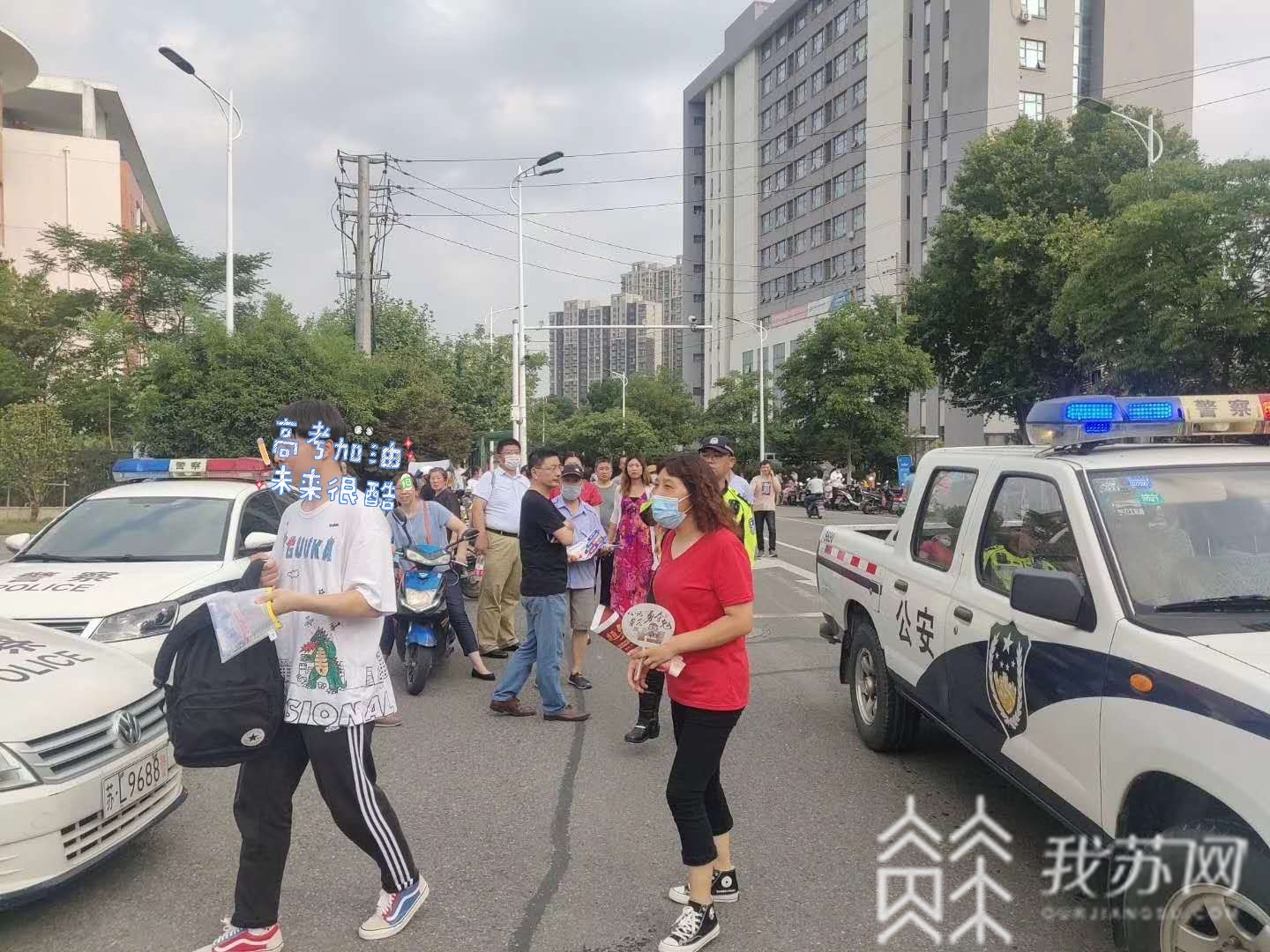 考生■考生忘带证件,镇江交警铁骑8分钟穿城送达!