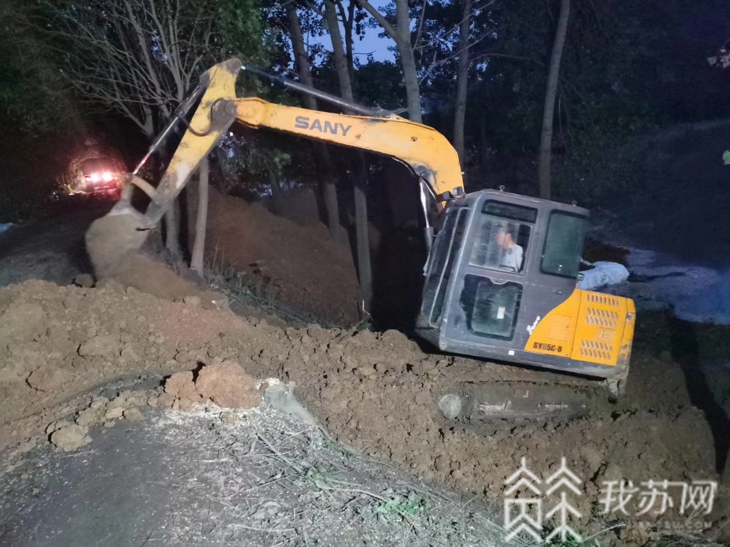 镇江■8小时！镇江新民洲成功封堵一处管涌