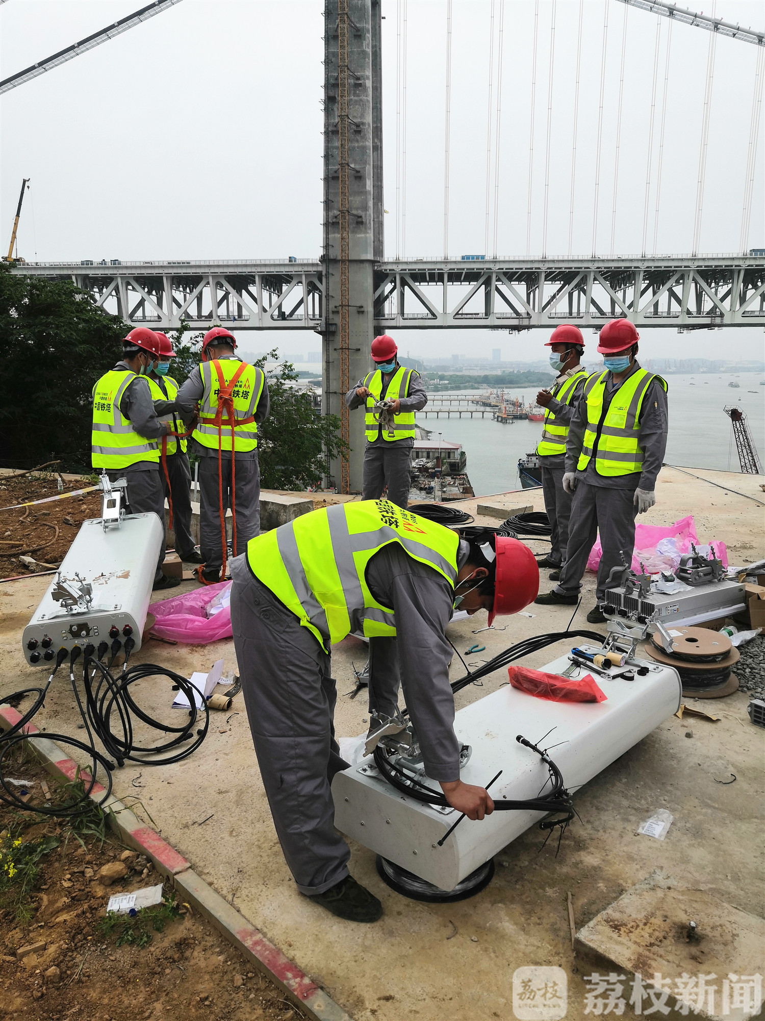 5g■5G建设加速！五峰山跨江铁塔架设5G基站