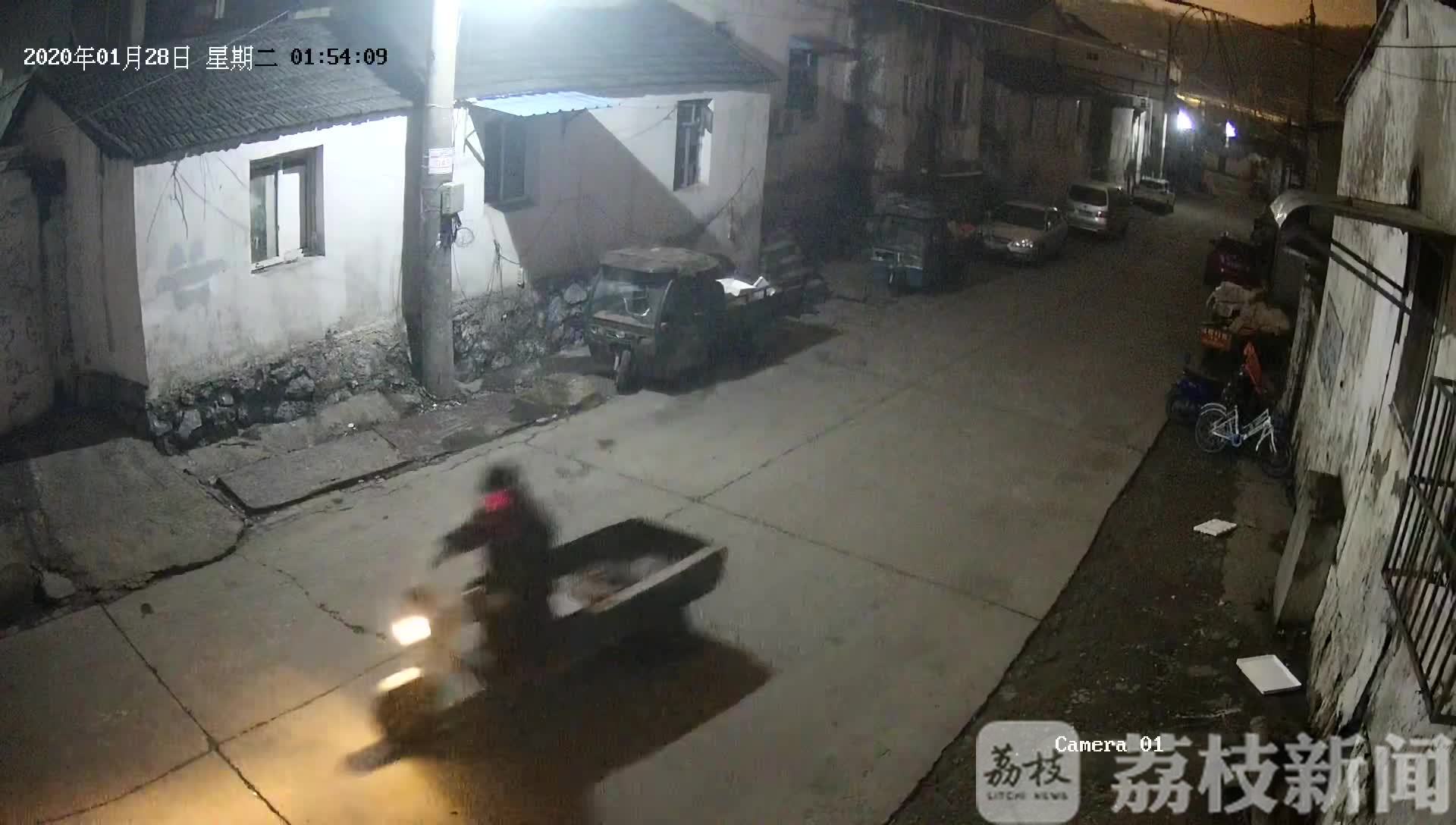 特种■三个人“蚂蚁搬家”盗走国家重点工程十余吨特种钢