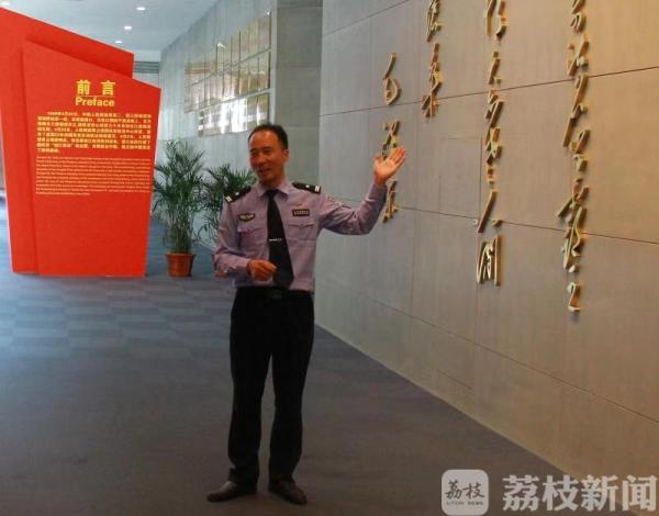 “这是第十桶泡面，但你只吃了一半……“ 镇江交警创作组诗为战