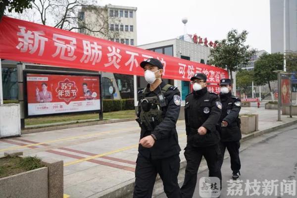 镇江警医夫妇齐上阵：你战前线，我守家园！