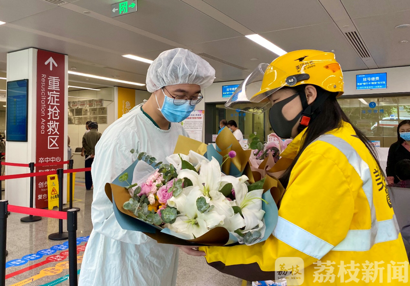 订单■98万次“感谢”，42万次“辛苦了”……那些藏在订单里的“敬意”