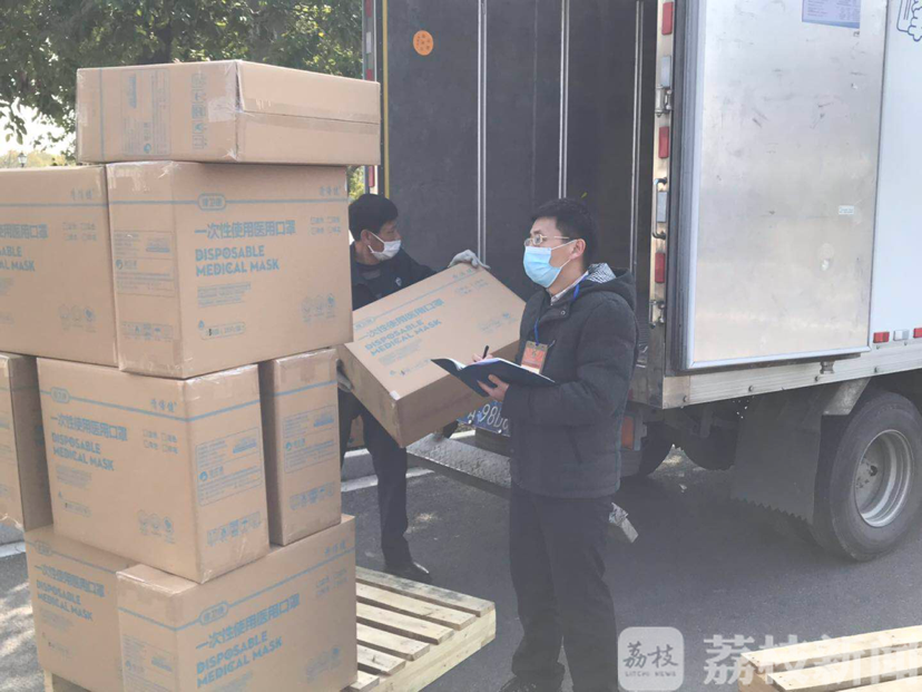 企业■江苏已调拨近34万件医用防护服、20万只N95口罩……这一切都离不开这些“驻厂员”