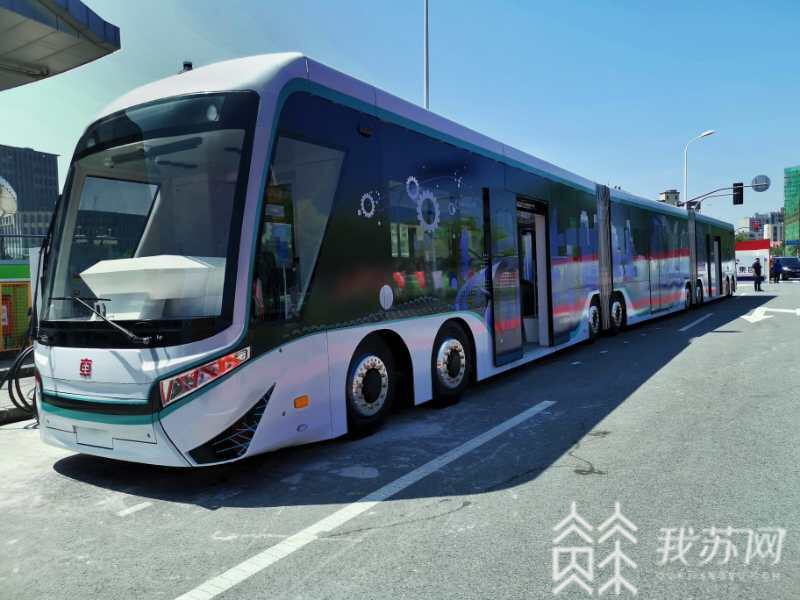列车■浦镇造！世界首列数字轨道胶轮电车（DRT）列车在沪发布