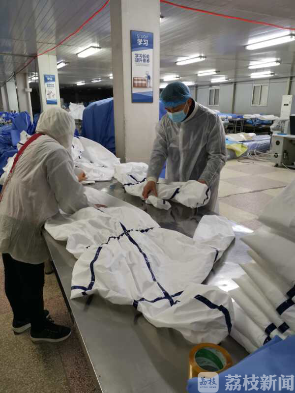 企业■江苏已调拨近34万件医用防护服、20万只N95口罩……这一切都离不开这些“驻厂员”