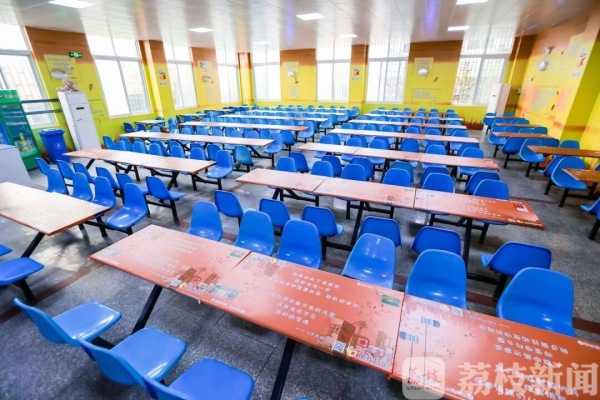 蓝调鸡块、嘻哈土豆泥……南京一高校打造音乐主题食堂