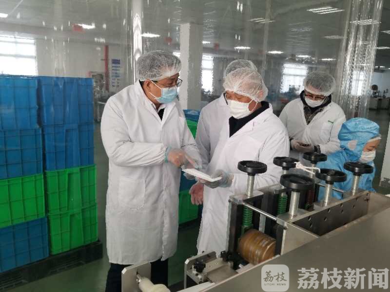 企业■江苏已调拨近34万件医用防护服、20万只N95口罩……这一切都离不开这些“驻厂员”