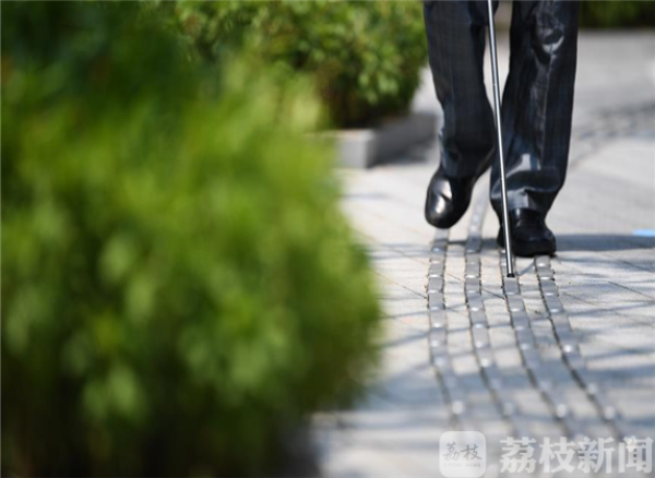 这些地方的镇村公交不报站、缺站台、招手停 视障人士怎么办？